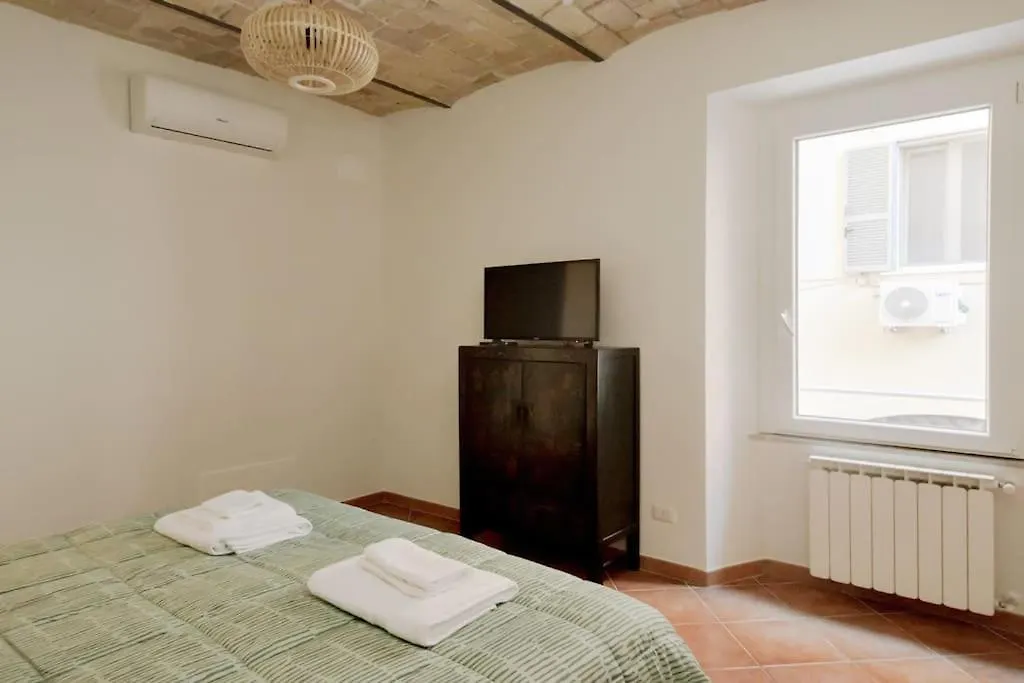 San Lorenzo Cozy Apartment In Roma 0*,  Italia